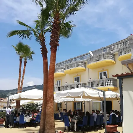 Caletta Del Porto ديامنتي