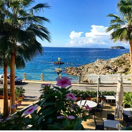 فندق مبيت وإفطار Caletta Del Porto 3*